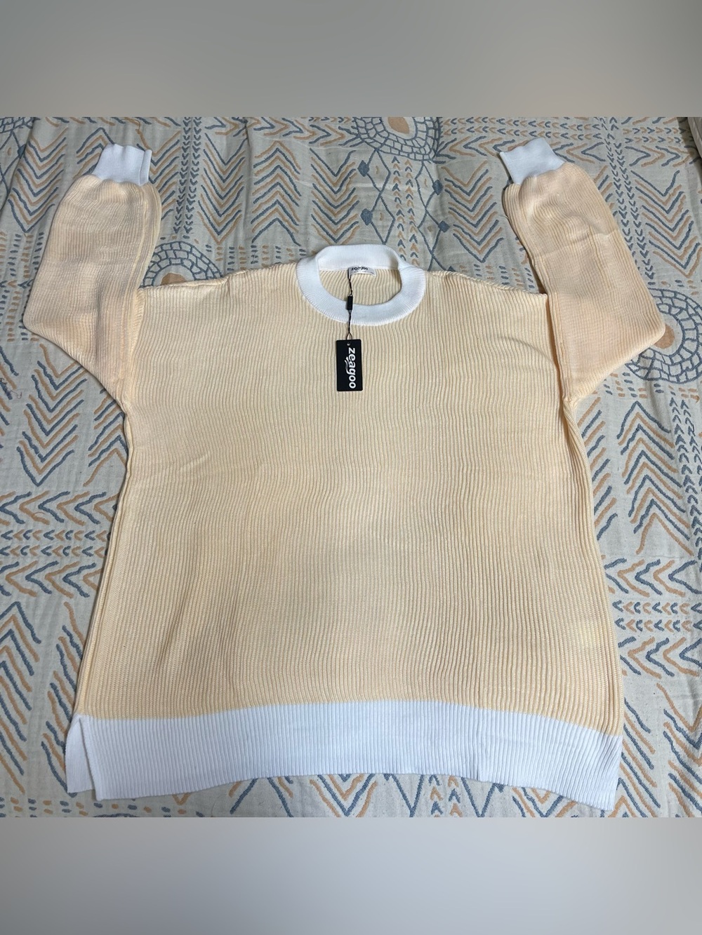 zeagoo Peach Cream and White Scoop Neck Ribbed Sweater
